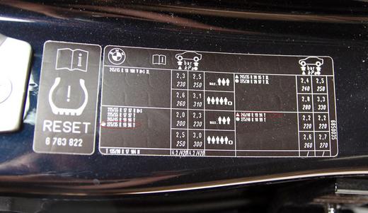 【BMW F10】ボタン式パーキング・ブレーキ（オートマチック・ホールド機能付）♪