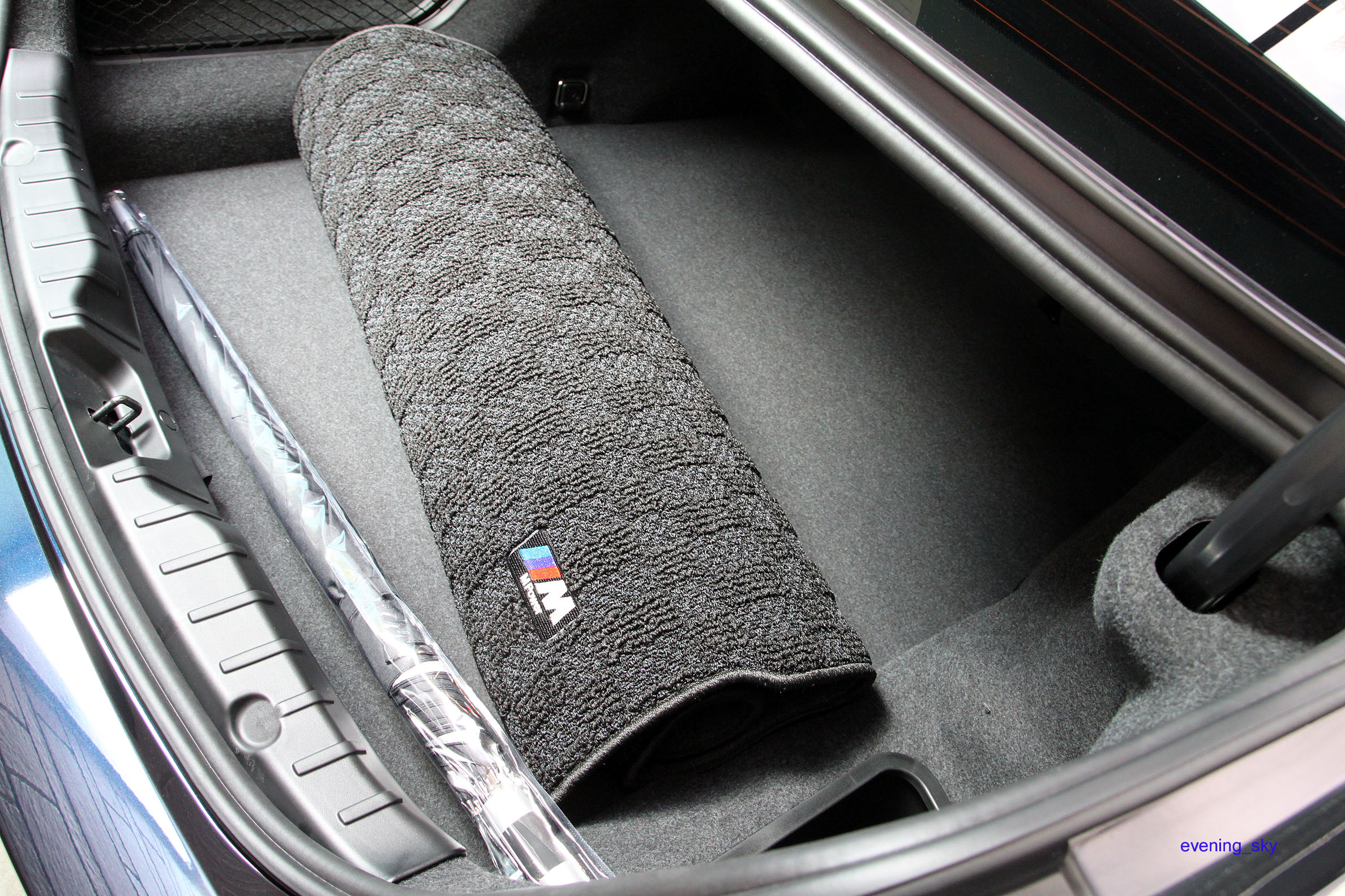 高額売筋 BMW 1シリーズ E87 Mスポーツ 純正MPowerラゲッジマット